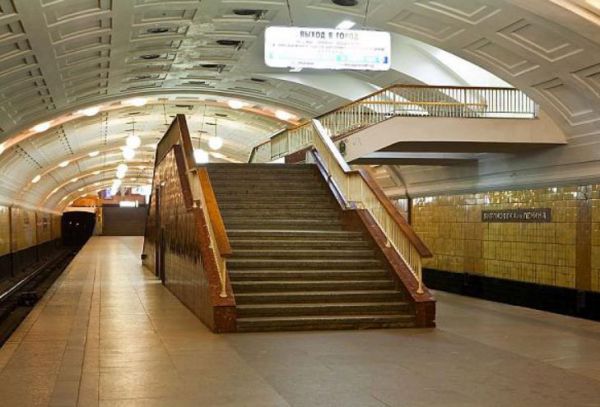 Станция метро Библиотека имени Ленина Москва